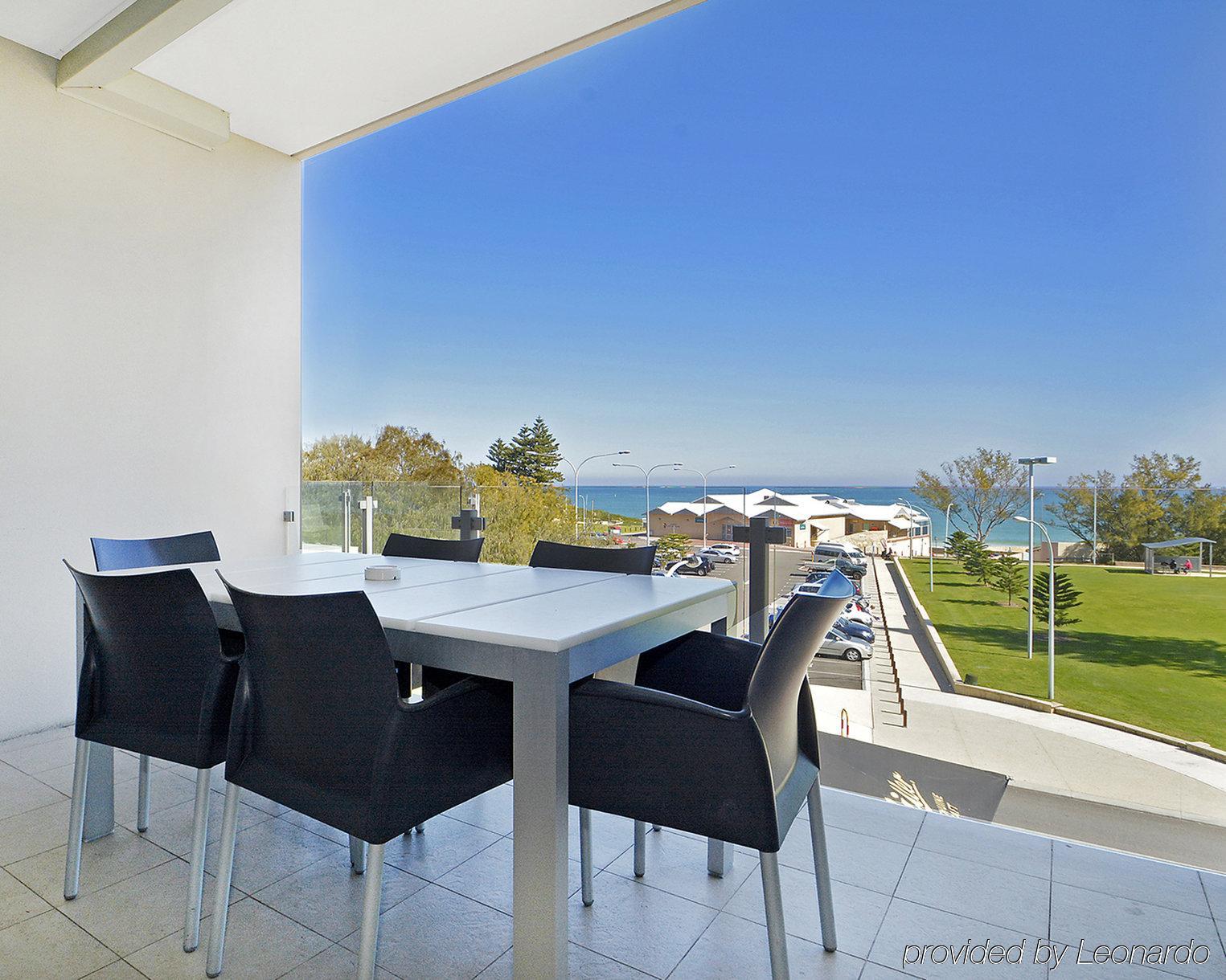 Mullaloo Beach Hotels & Apartments Exterior photo