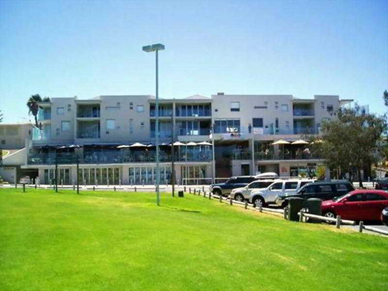 Mullaloo Beach Hotels & Apartments Exterior photo